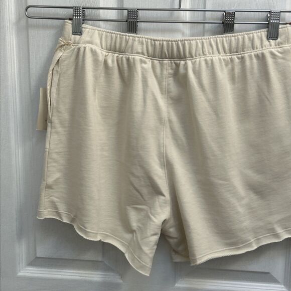 NWT Universal Thread Women's Cream Pocket Sweat Shorts Size Medium - Picture 10 of 16